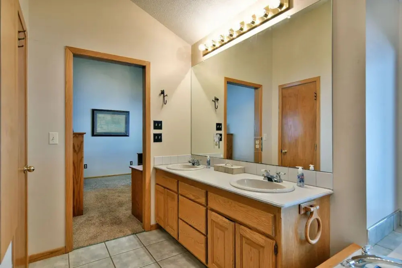 Cheif Lake Lodge 4 Bedroom Home by RedAwning