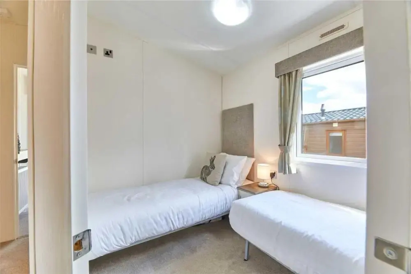 Host Stay Yolo Lodge