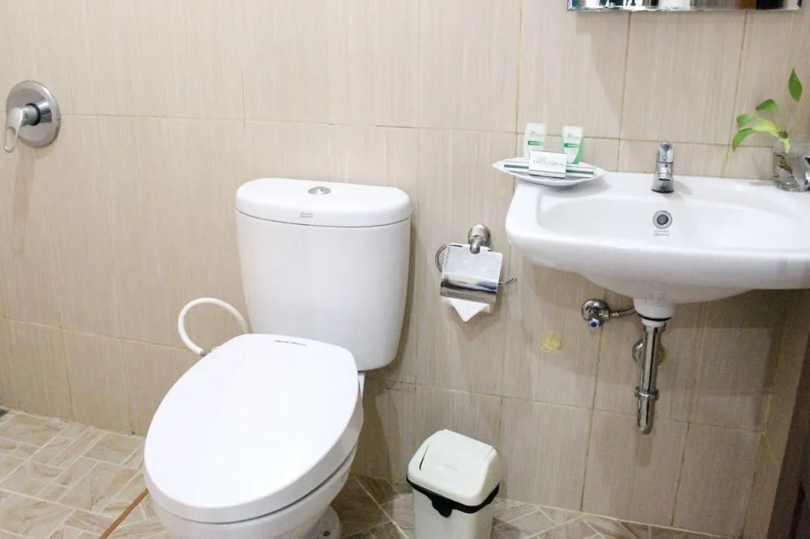 ZEN Rooms K. H. Moh Toha Ciawi