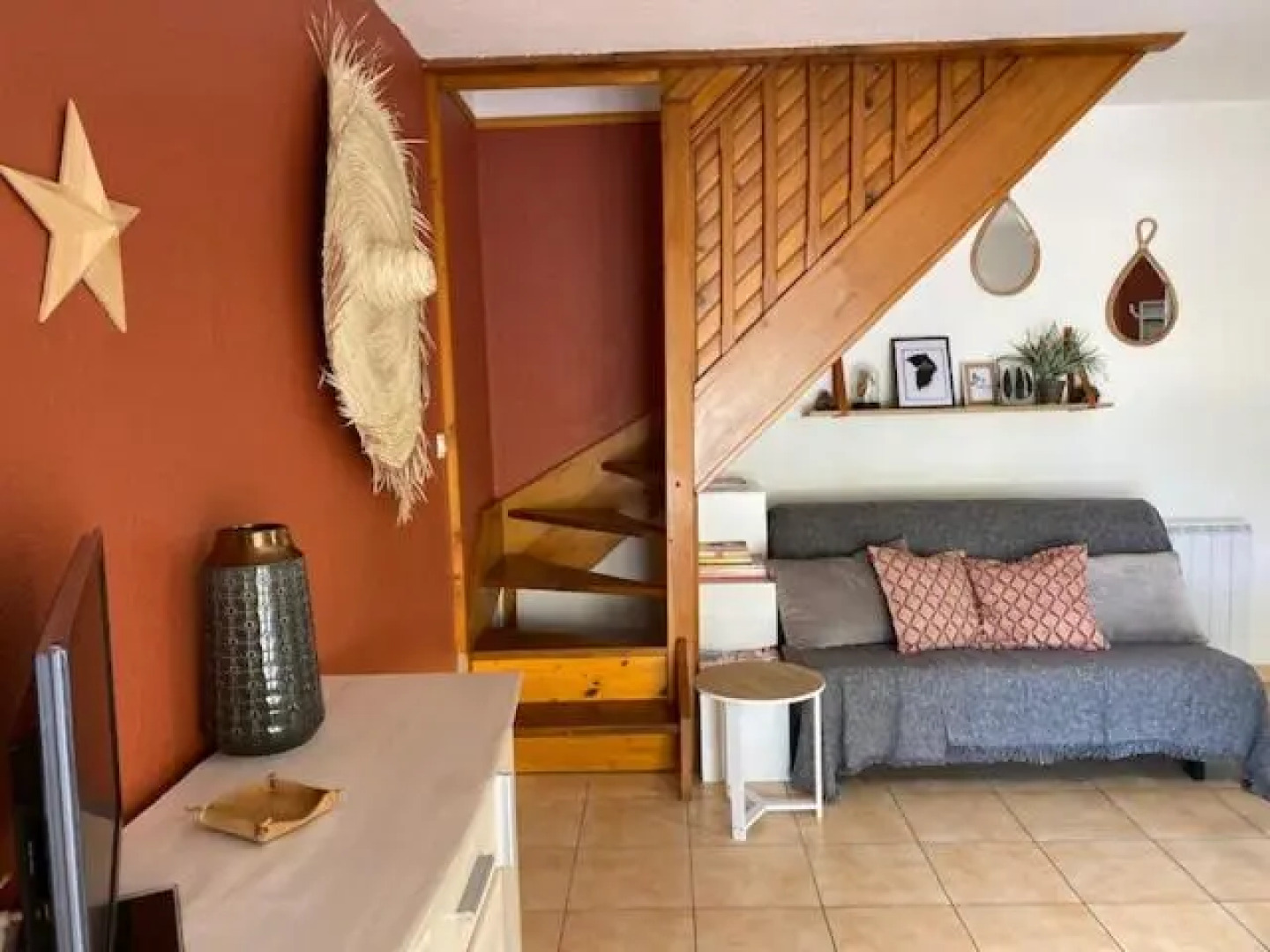 Belle villa 2 chambres terrasse en angle parking privatif dans résidence sécurisée piscine commune 800 m de la mer LRCS151