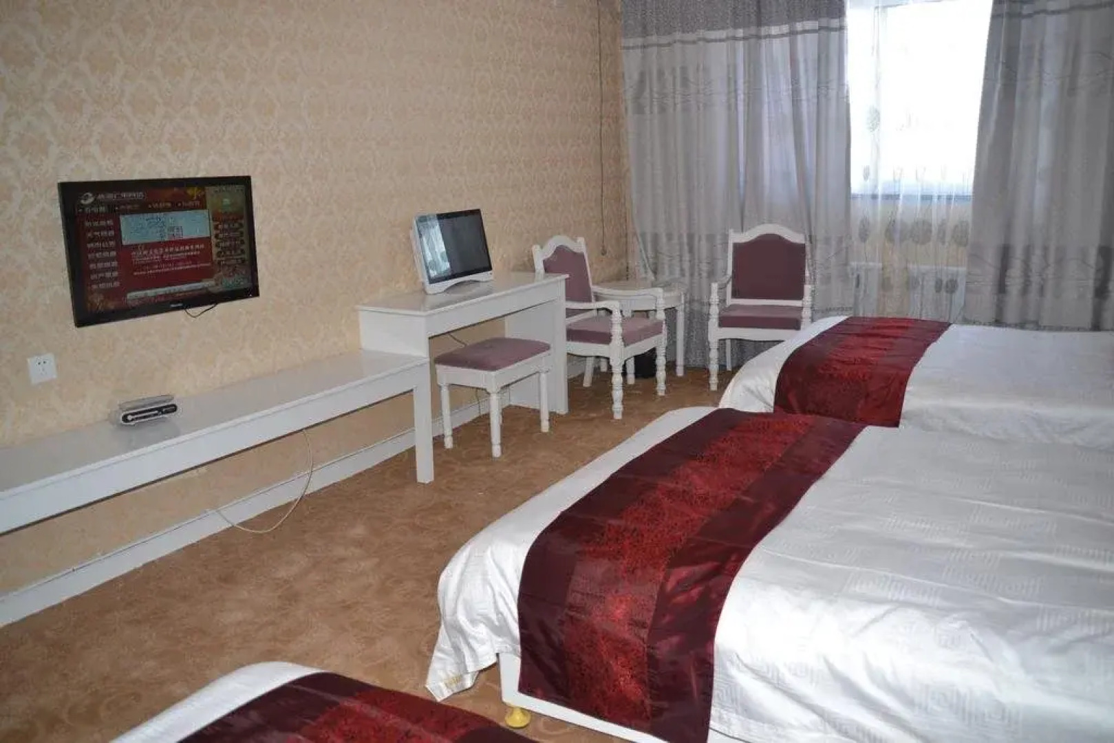 Yining Huarui Business Hotel