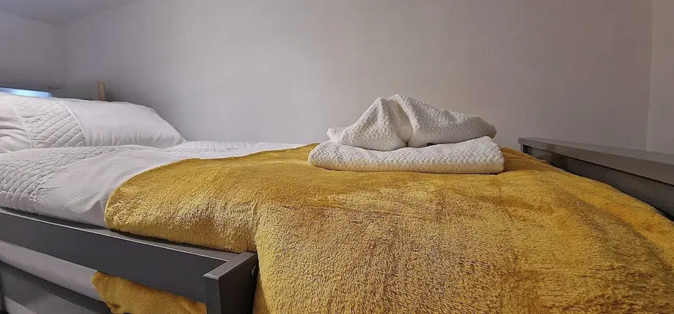 Ashfield House by Cyber Living - Modern Stay!