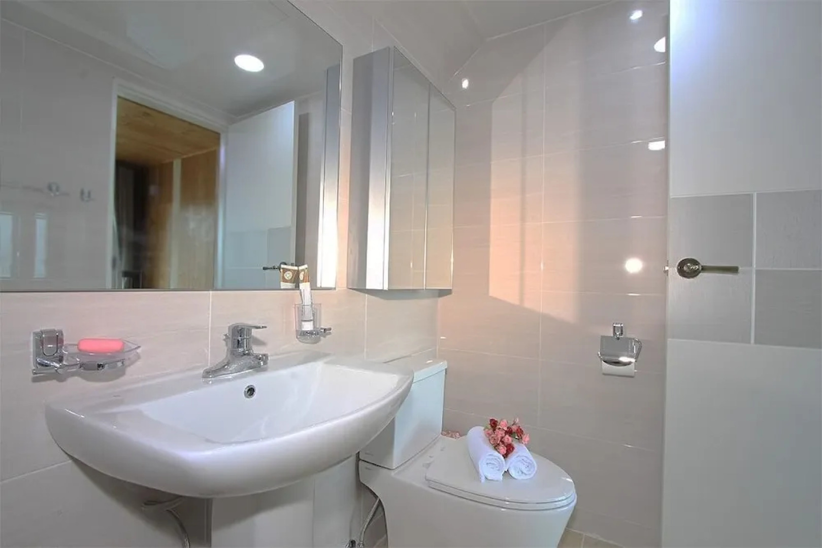 Blue Road Town Pension-Crystal