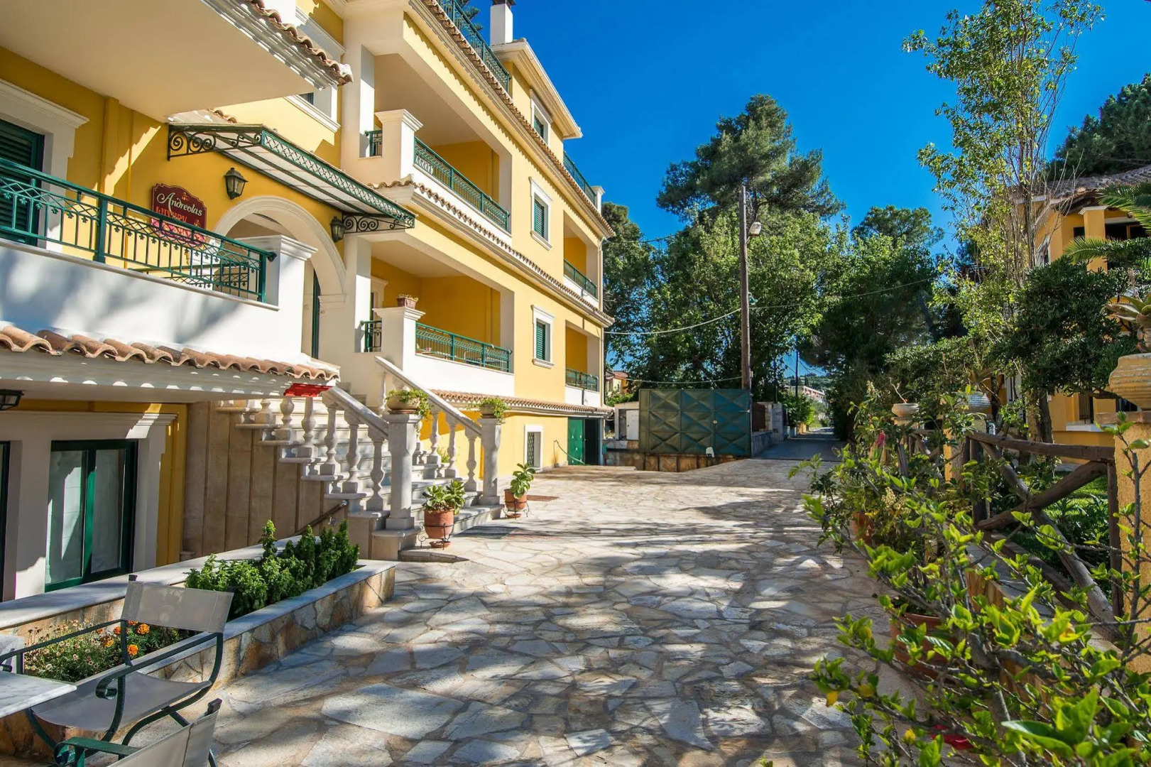 Andreolas Luxury Suites