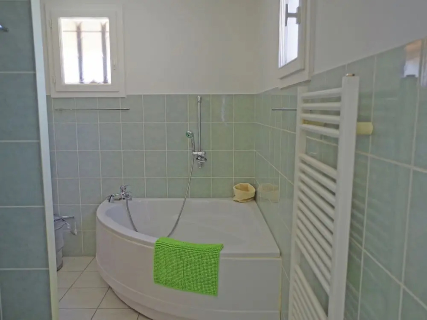 Spacious Villa in Aups With Swimming Pool