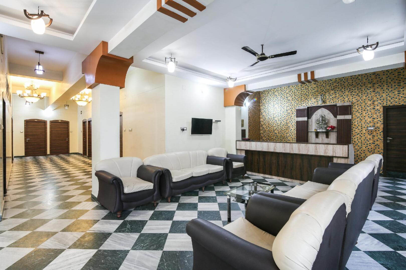 Capital O 65036 Hotel Siddhi Vinayak
