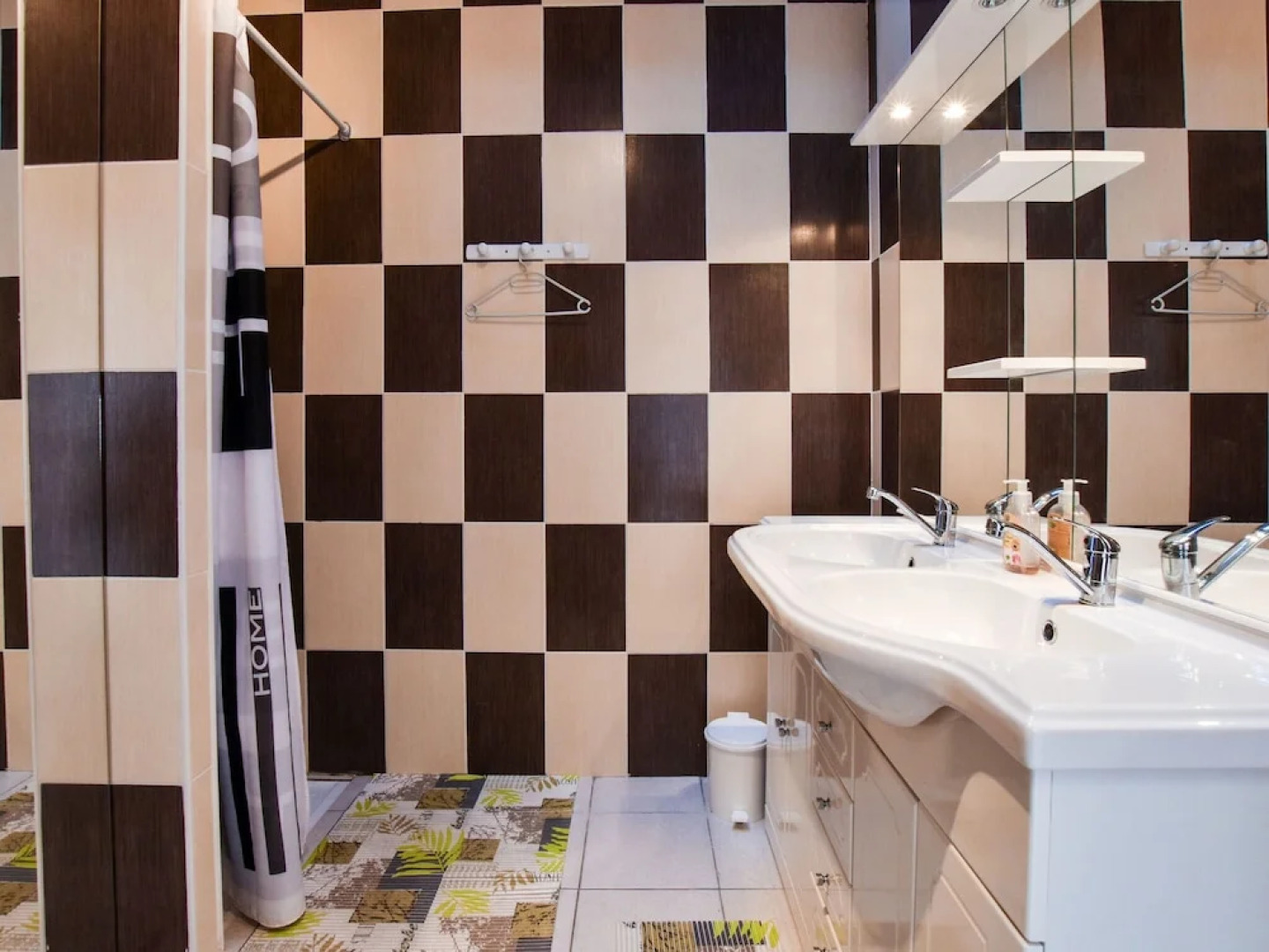 Charming Holiday Home in La Teste-de-buch With Swimming Pool