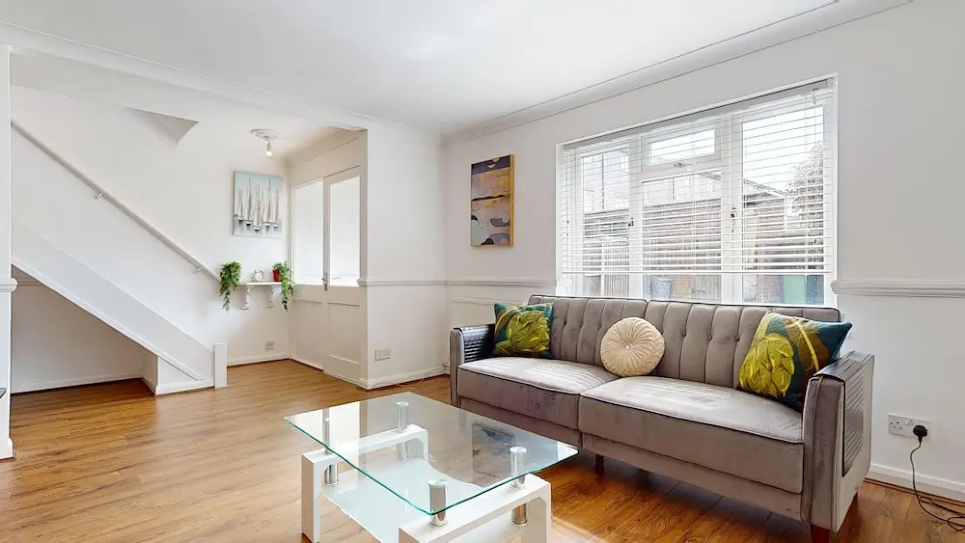 Entire 3 Bed Home in Basildon Sleeps up to 6