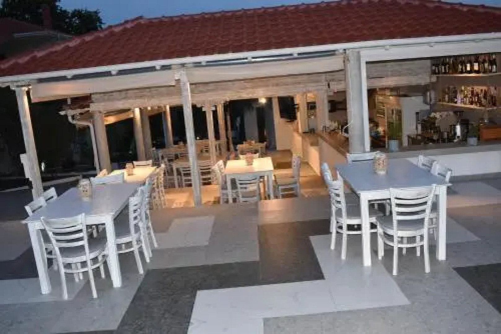 Studios Apartments Irini Patira