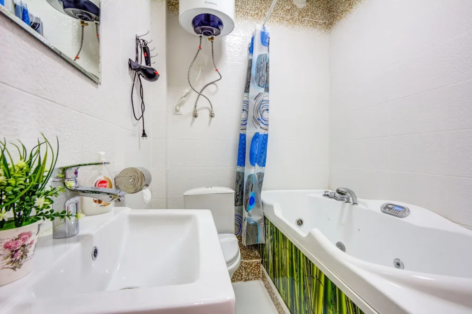 White Hotel & Hostel