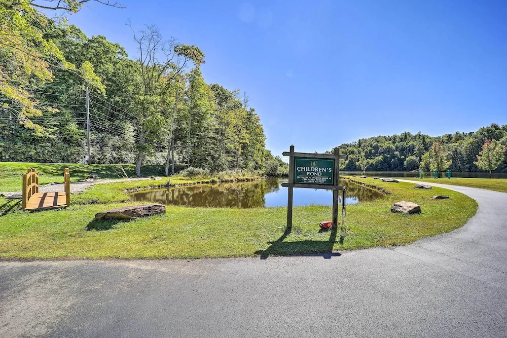 Lake & Pool Access: Spacious Home in Newland