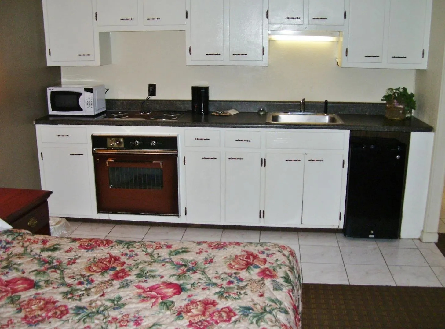 Lake View Inn & Suites