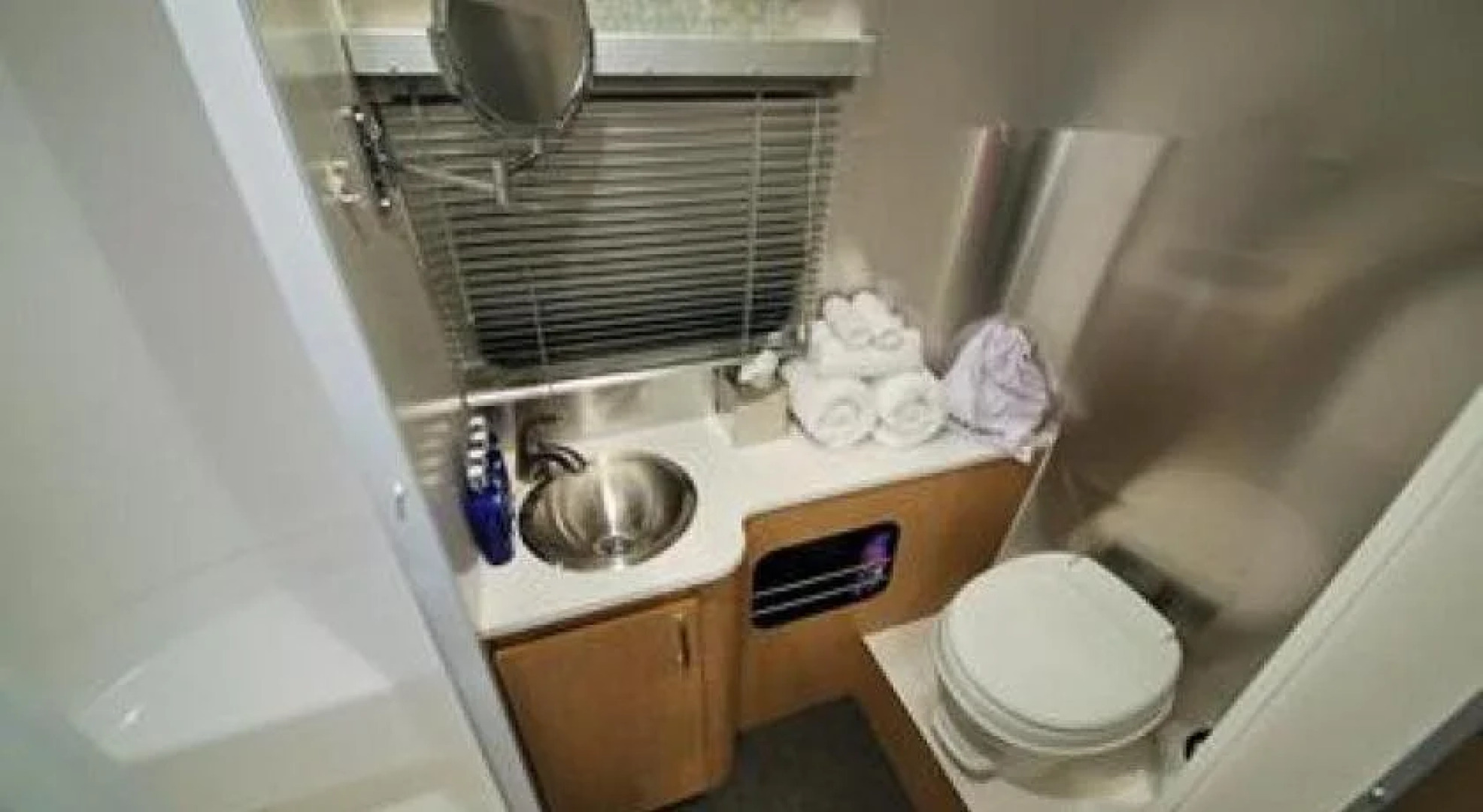 Metro Hotel and Cafe