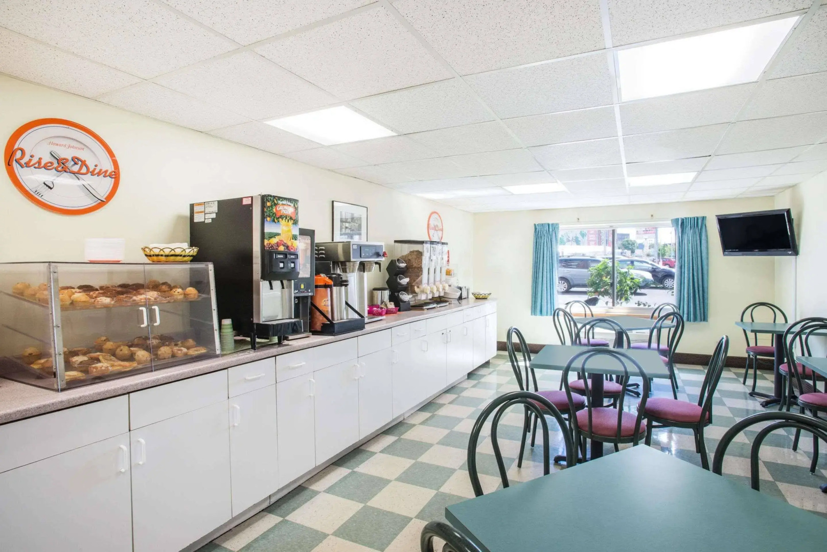 Howard Johnson Closest to the Falls and Casino