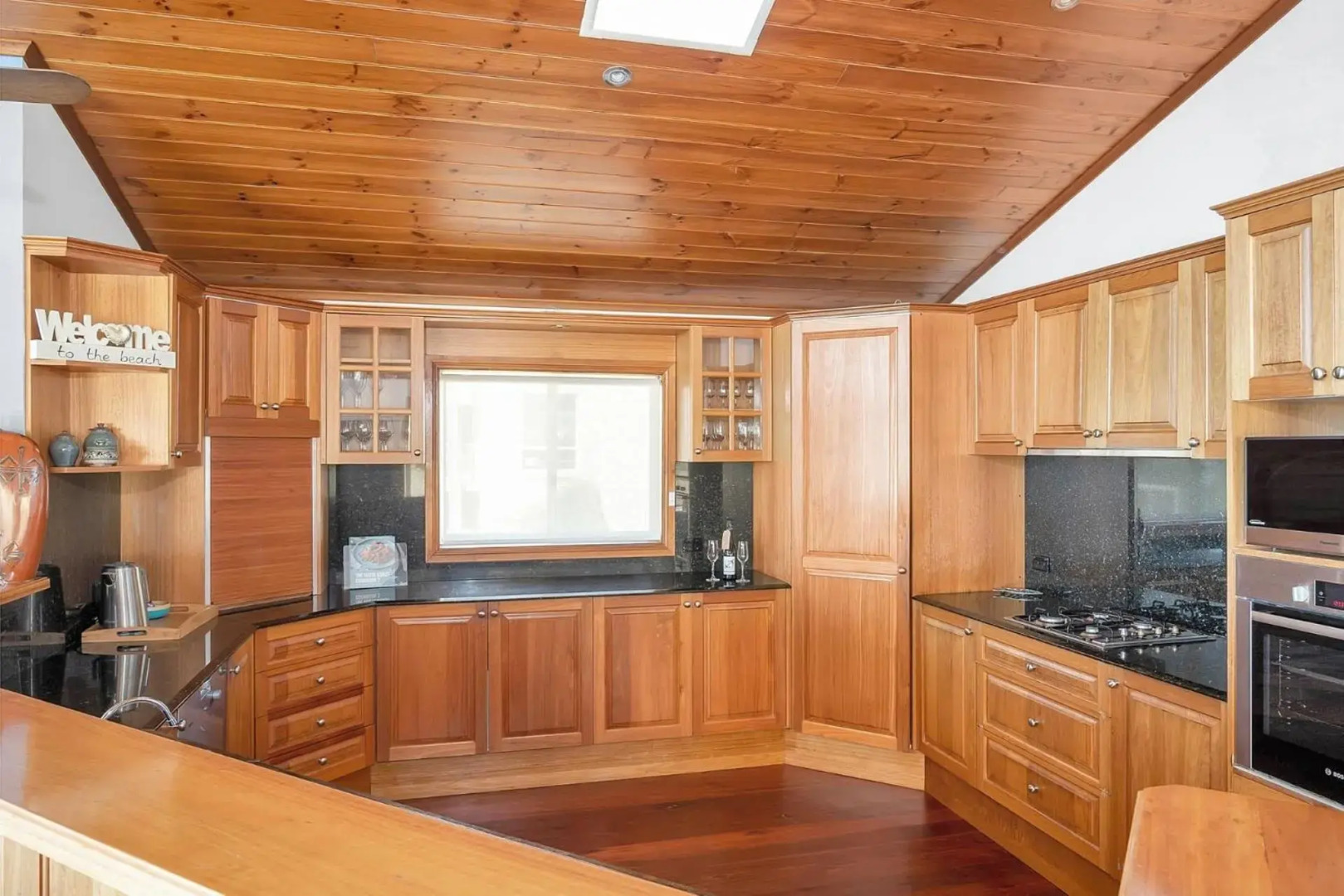 NOBLEVIEW Gerringong 4pm check out Sundays