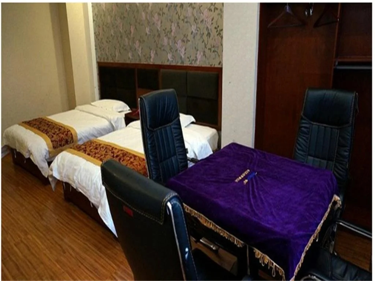 Zhongxiang Tianyue Business Hotel