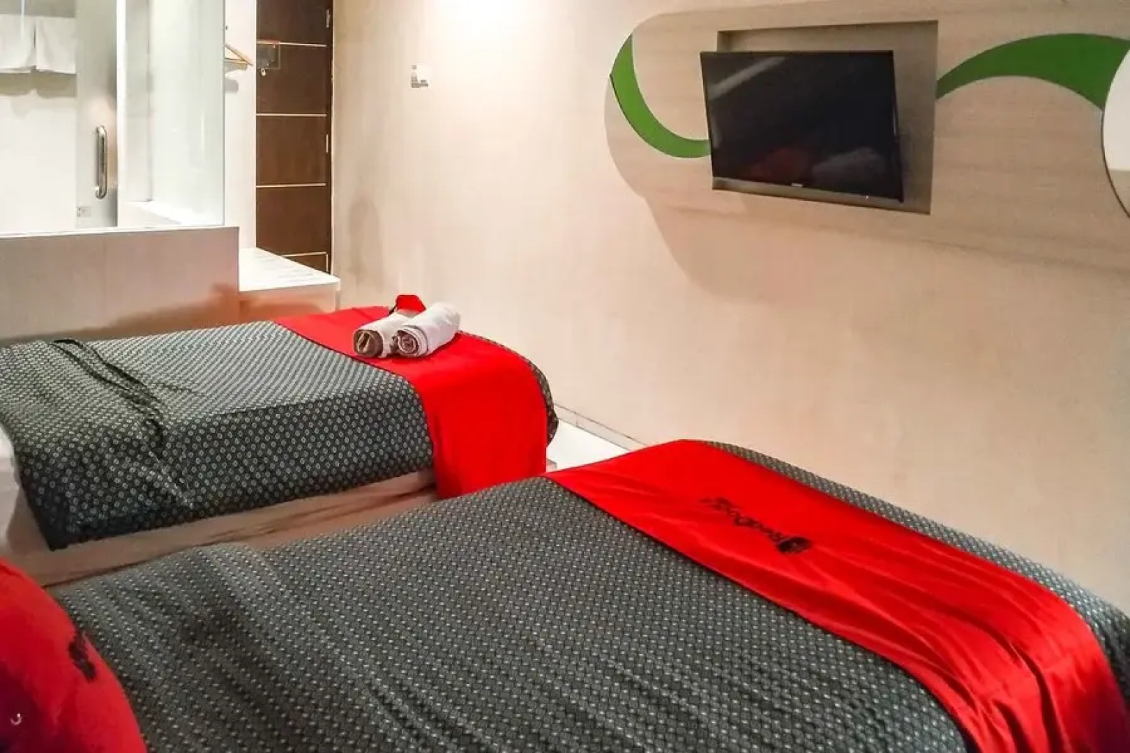 RedDoorz Premium @ Jalan Veteran Bojonegoro