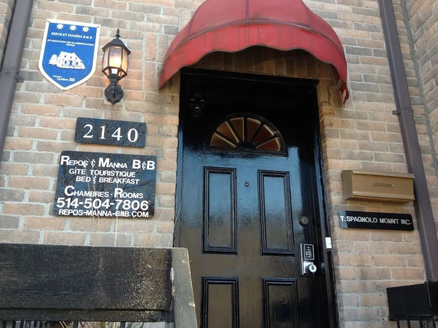 Repos & Manna Downtown Montreal