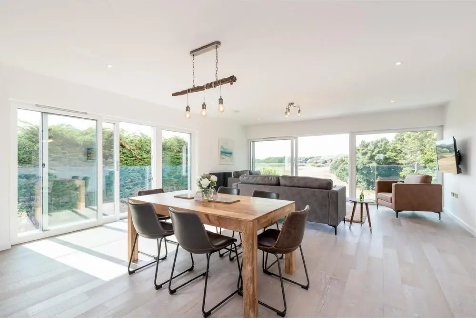 HOT TUB Entire 3 bed Penthouse East Lothian Luxury Apartment w Gdn Hot Tub, Musselburgh