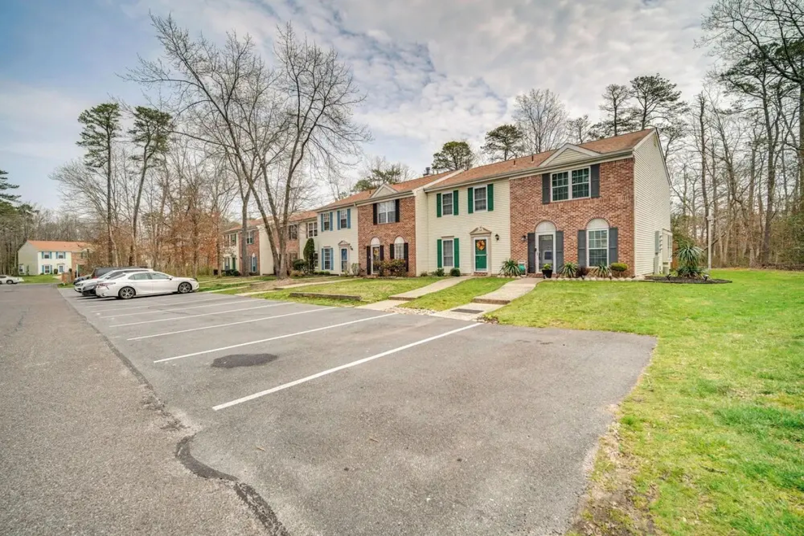 Galloway Townhome w/ Private Deck: Near Casinos!