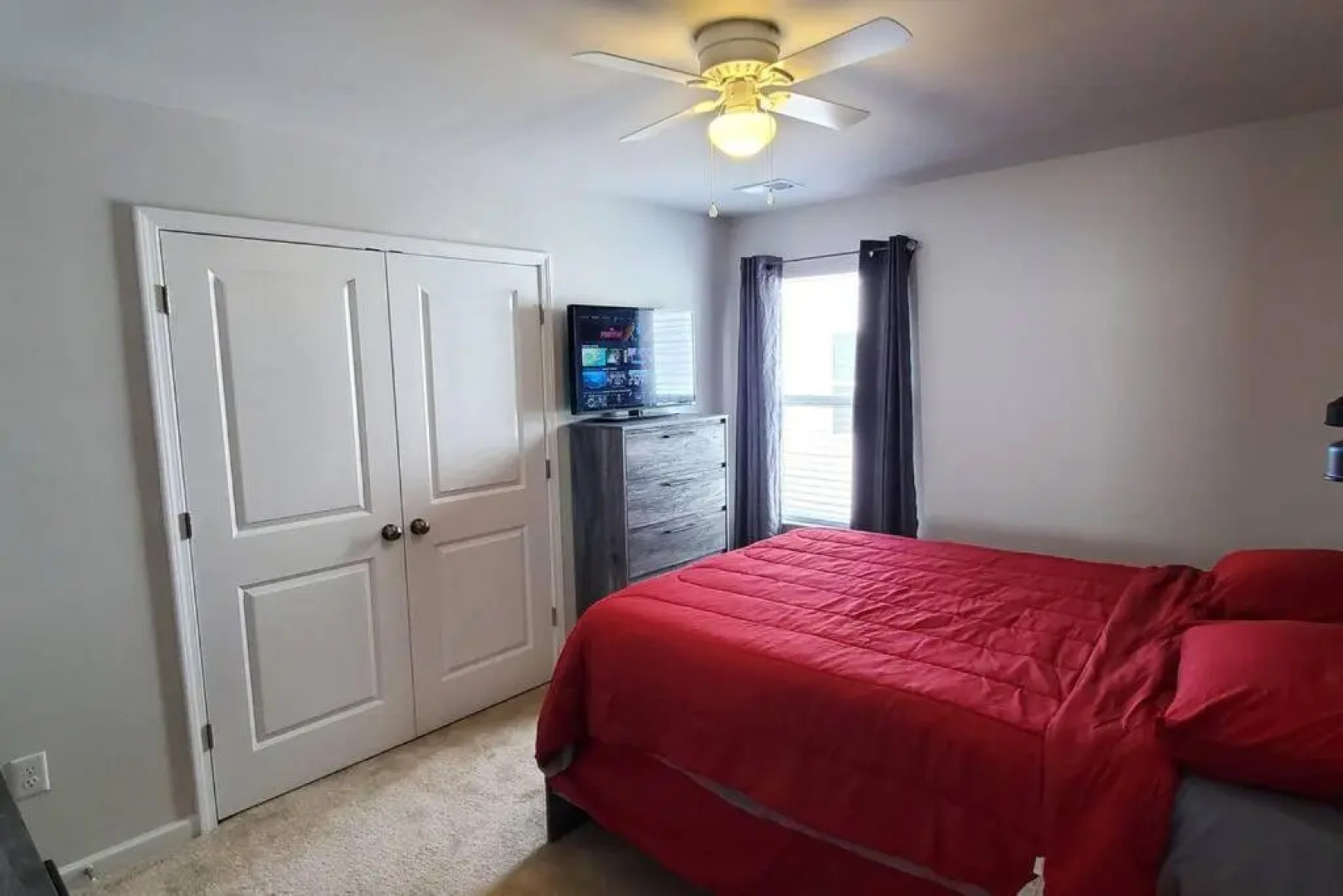 New 3 Bedroom Home w/ tons of amenities & parking.