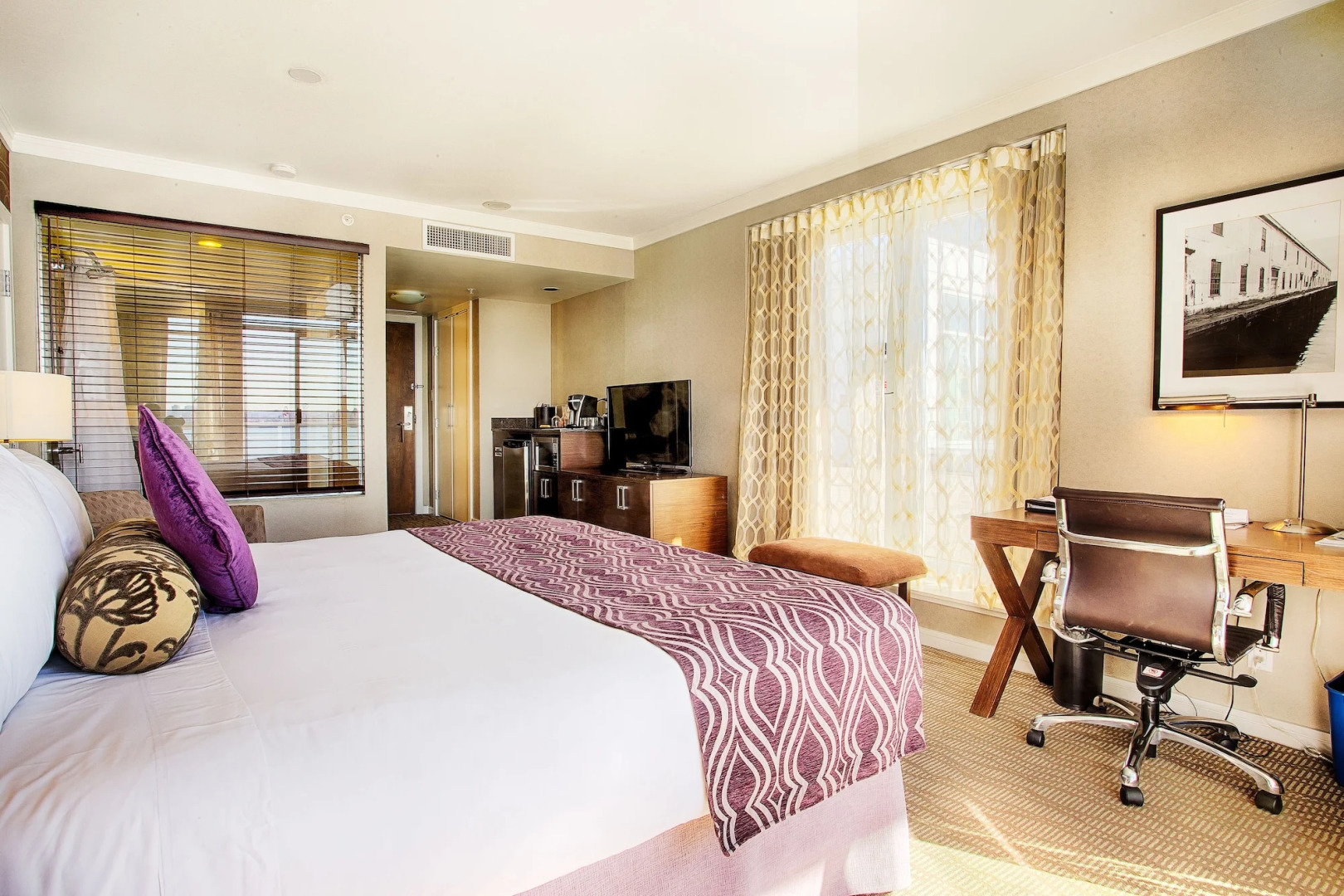 Pinnacle Hotel at the Pier