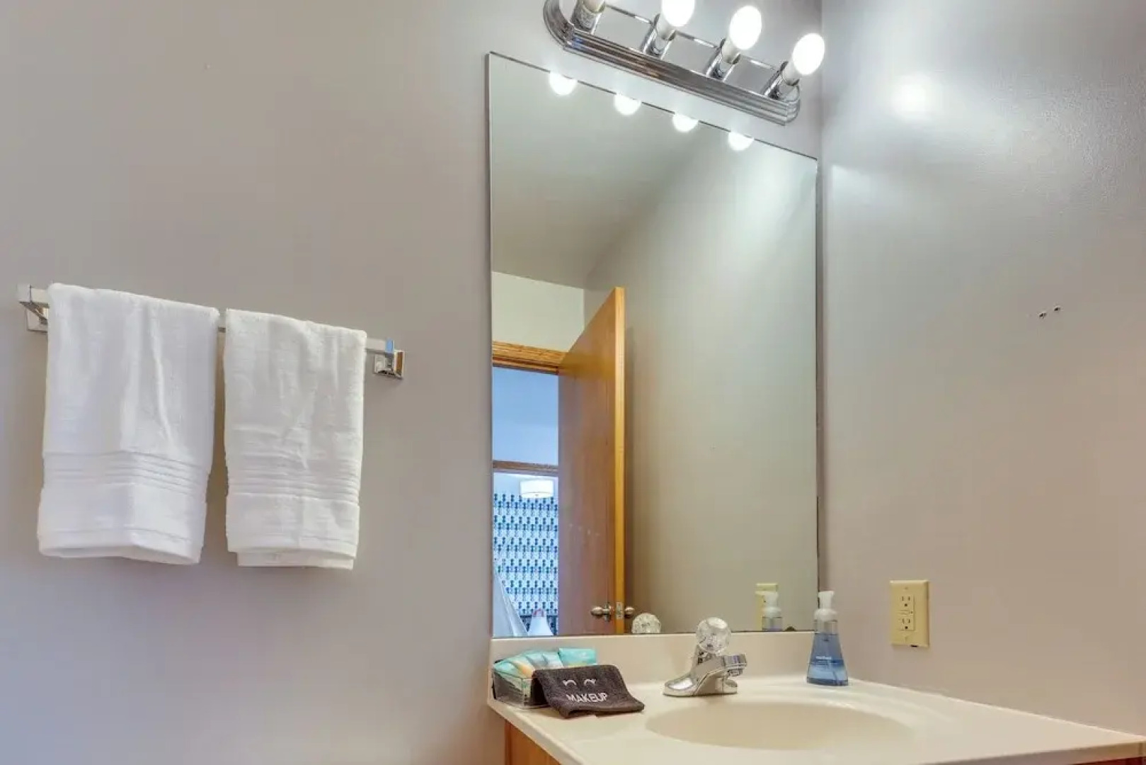 Game Day Ready Home w/ Yard: 4 Mi to Notre Dame