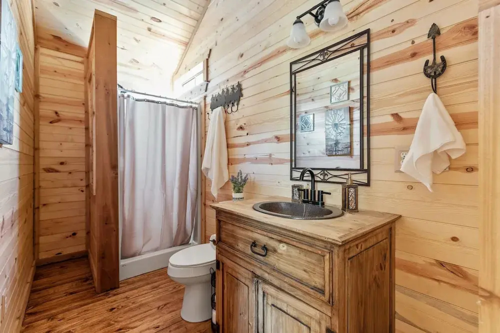 Hr 5 - The Indian 1 Bedroom Cabin by RedAwning