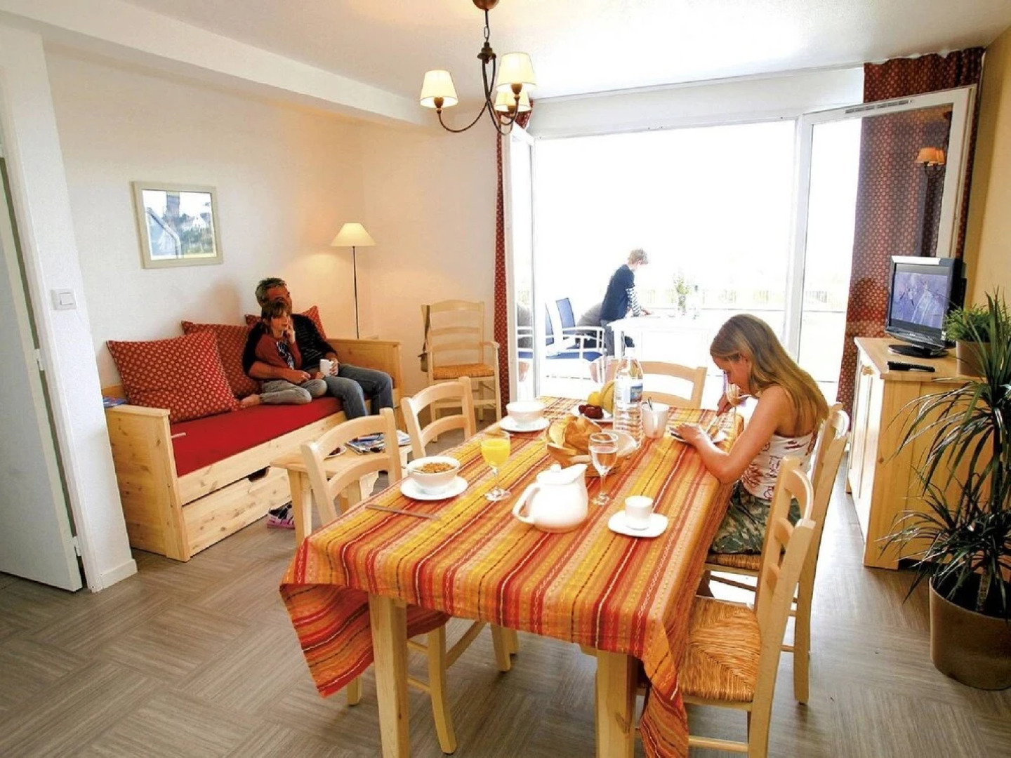 Cozy Apartment at the Beach, Along a Stunning Rocky Shore