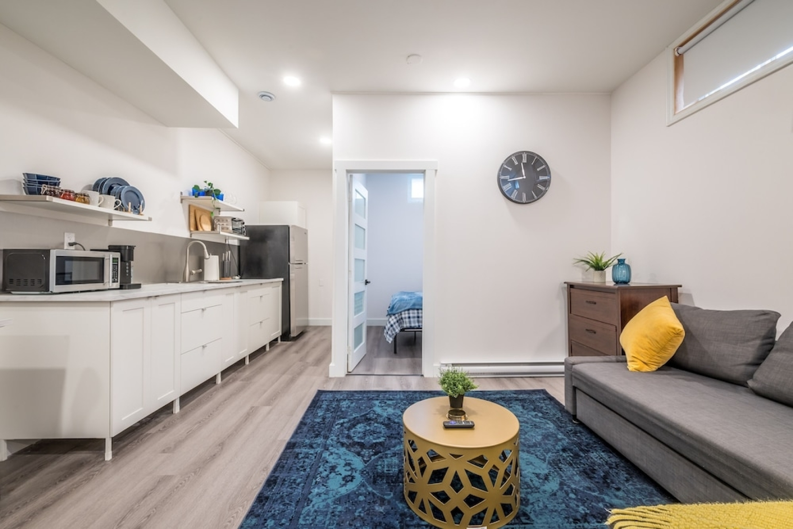 Spacious Newly Renovated 1 Bedroom Suite