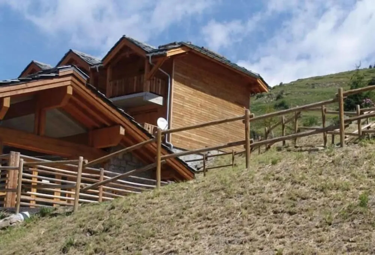 Skissim Select - Chalets Le Grand Panorama II 3* by Travelski