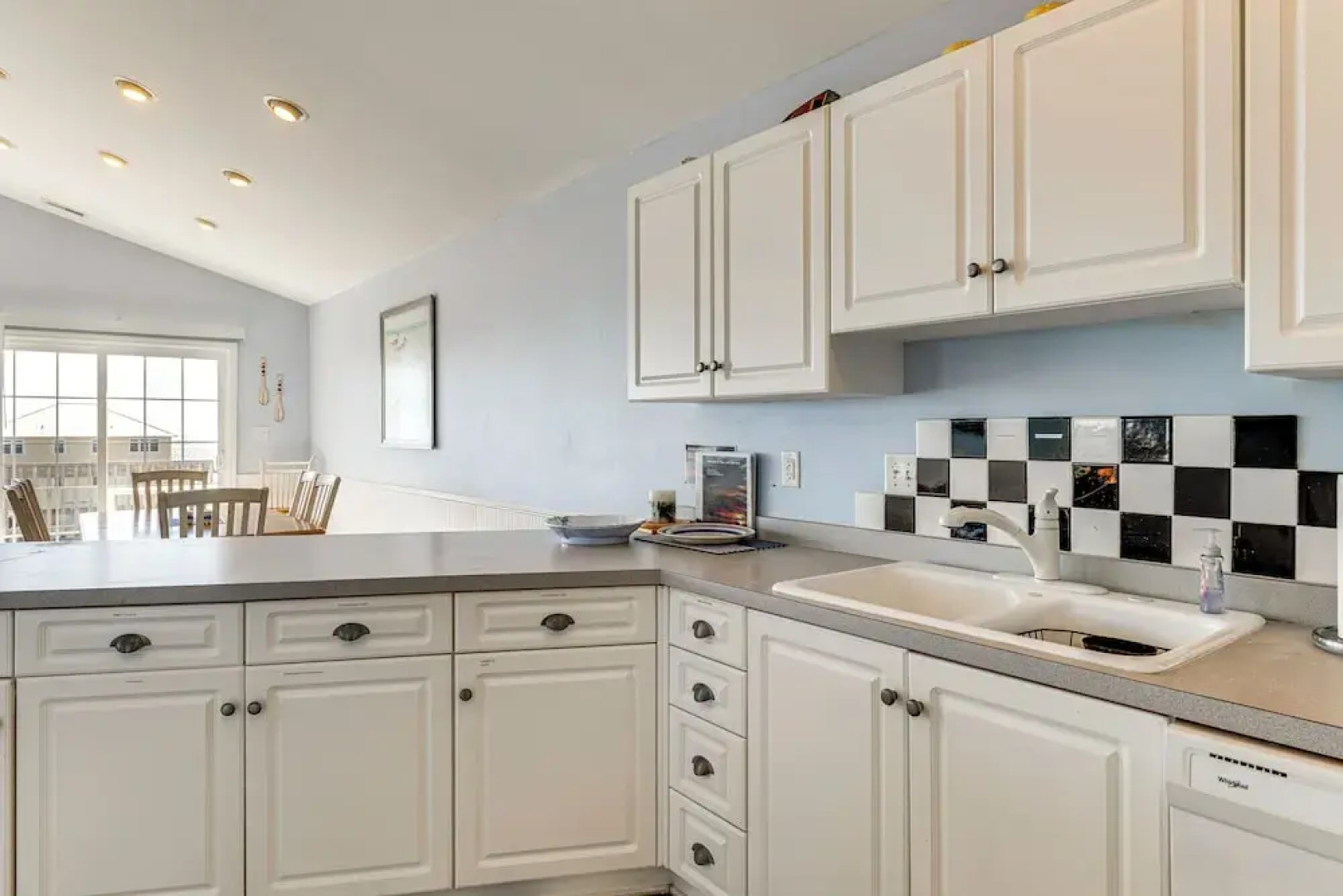 Steps to Beach: Emerald Isle Home w/ Deck!