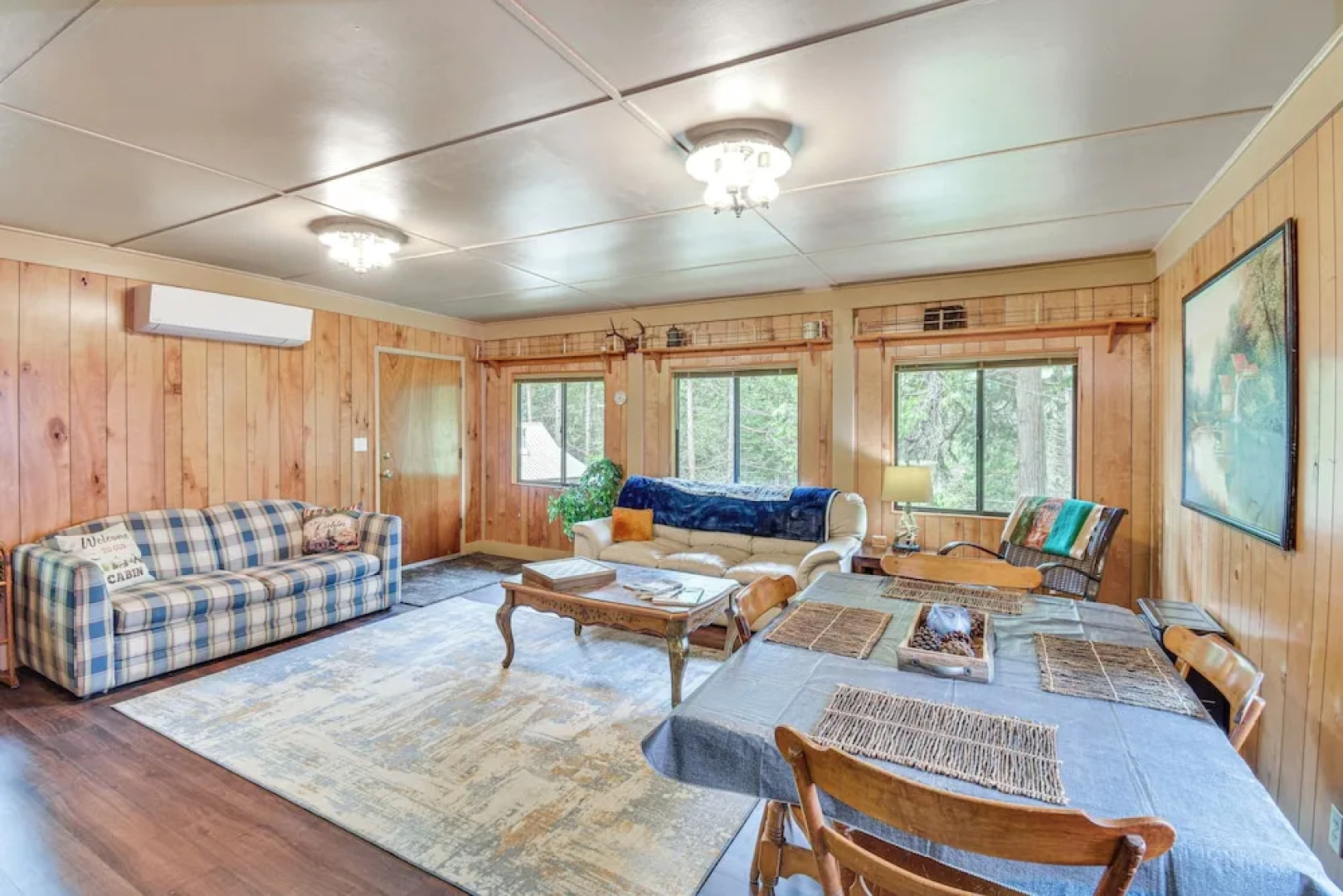 8 Mi to Yosemite National Park: Cabin w/ Fire Pit