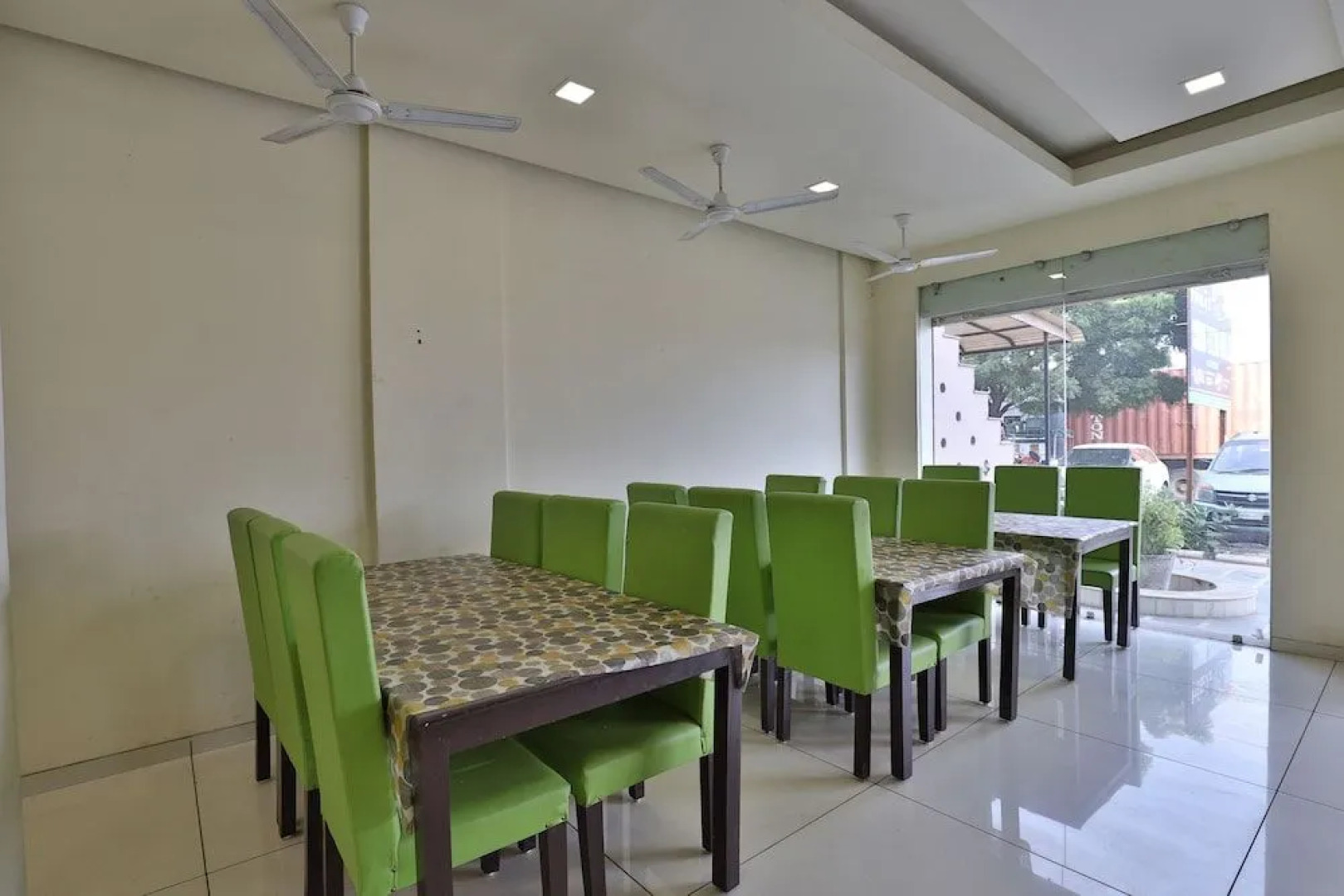 Capital O 41581 Hiriz Hotel