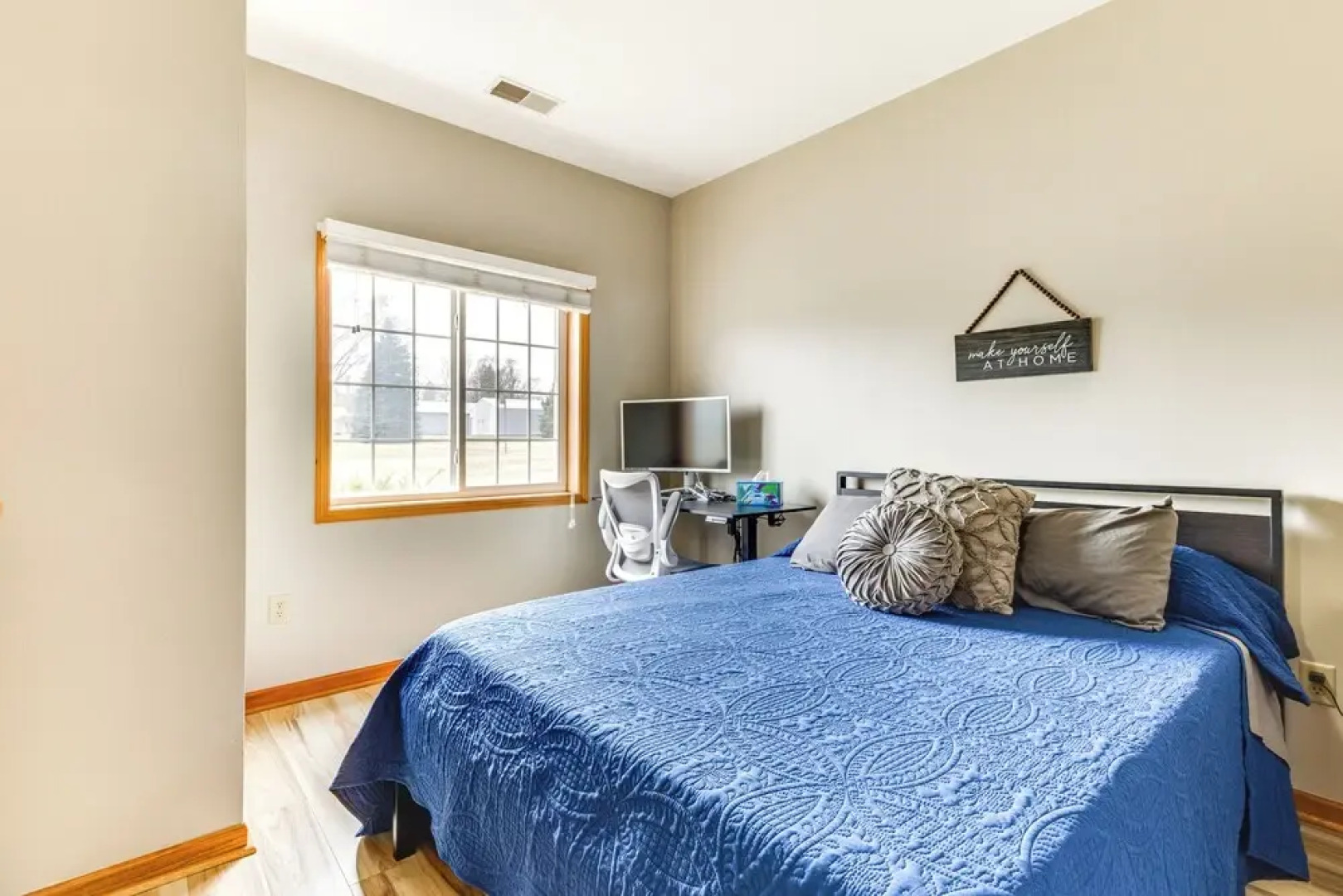 Lake Mills Retreat: 1 Mi to Beaches & Dining!