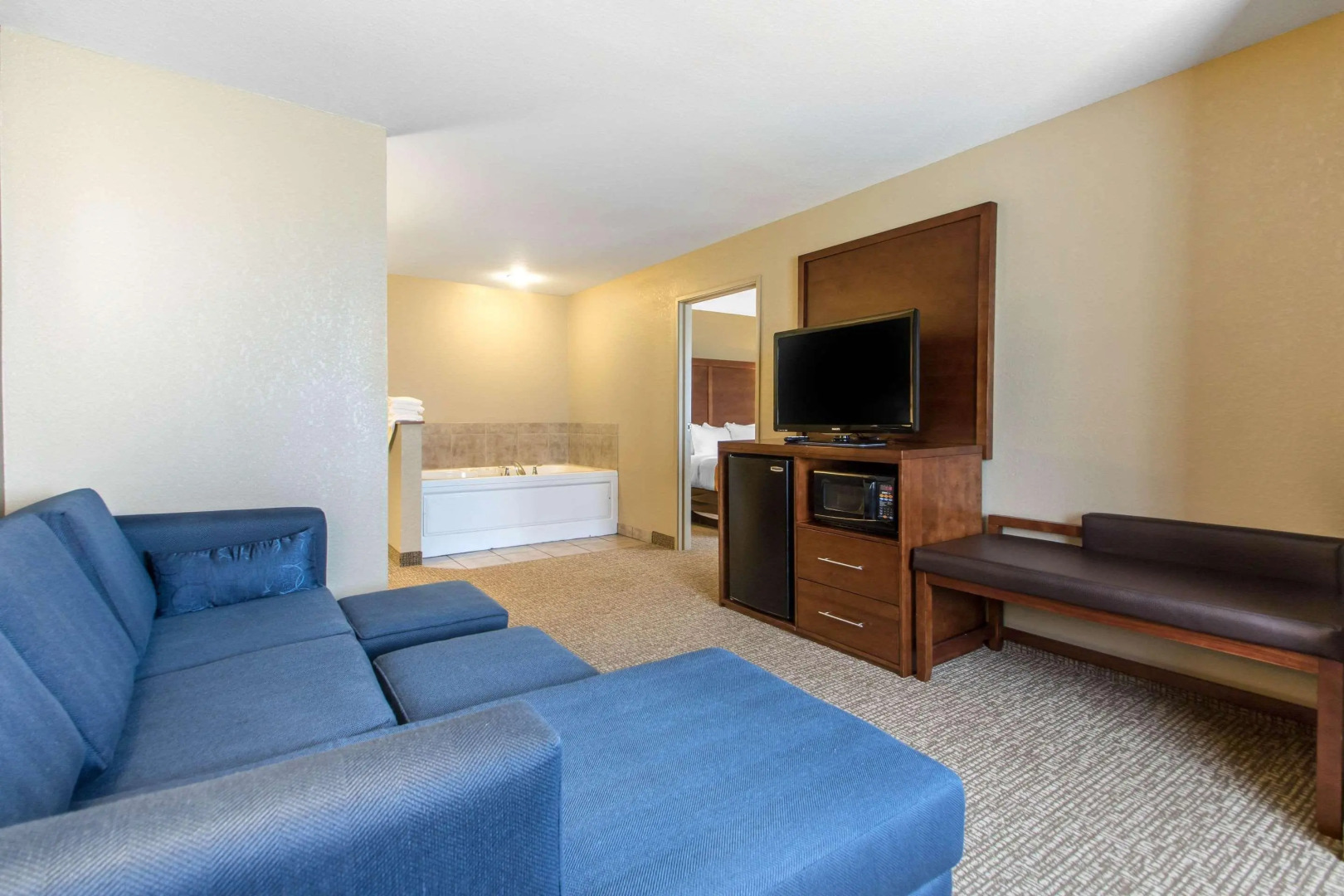 Comfort Suites Johnson Creek Conference Center