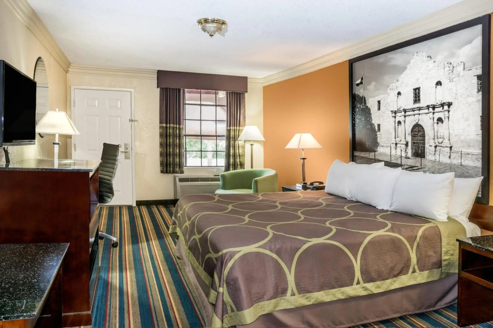 Express Inn & Suites