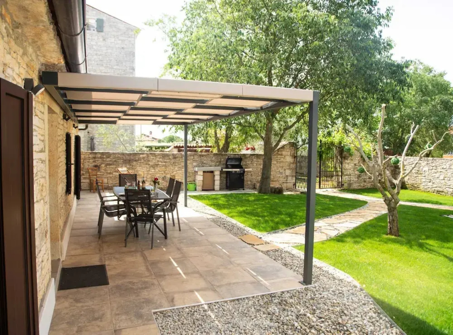 The Poolside Stone House in Bale