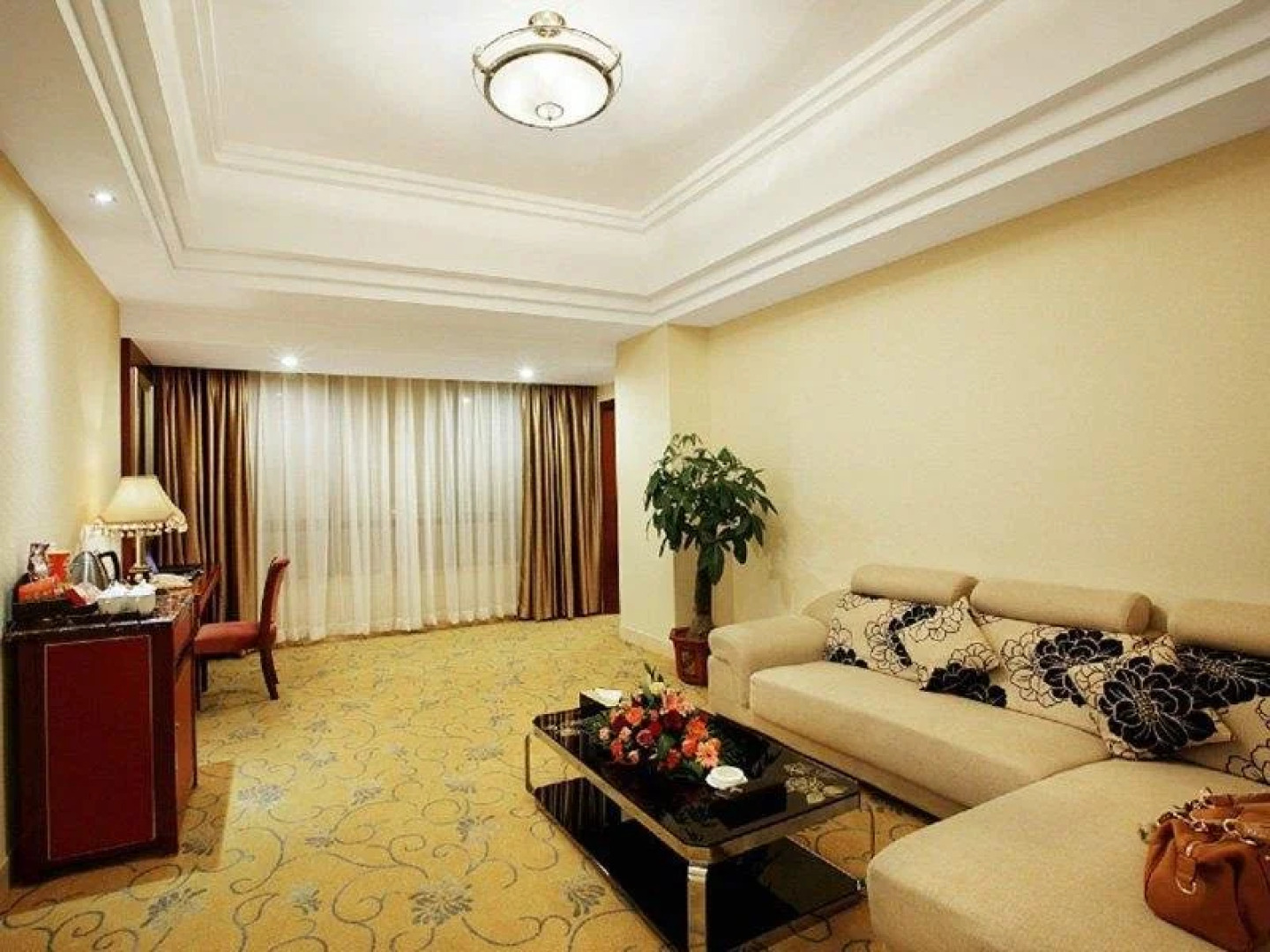 Golden Splendid Hotel Gynn