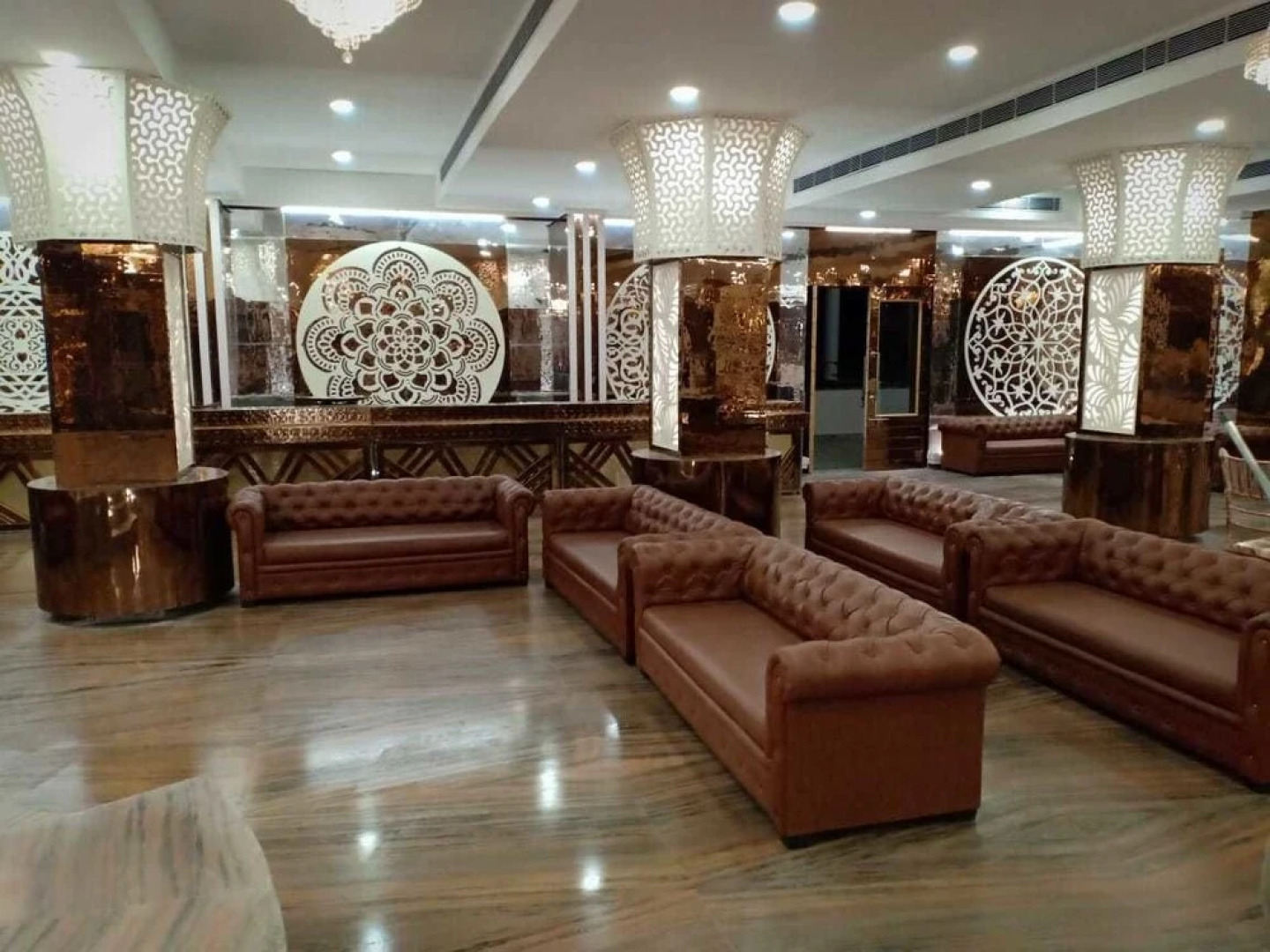 OAK TREE by Golden Plate