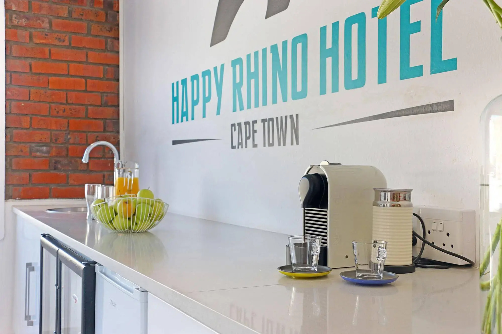 Happy Rhino Hotel