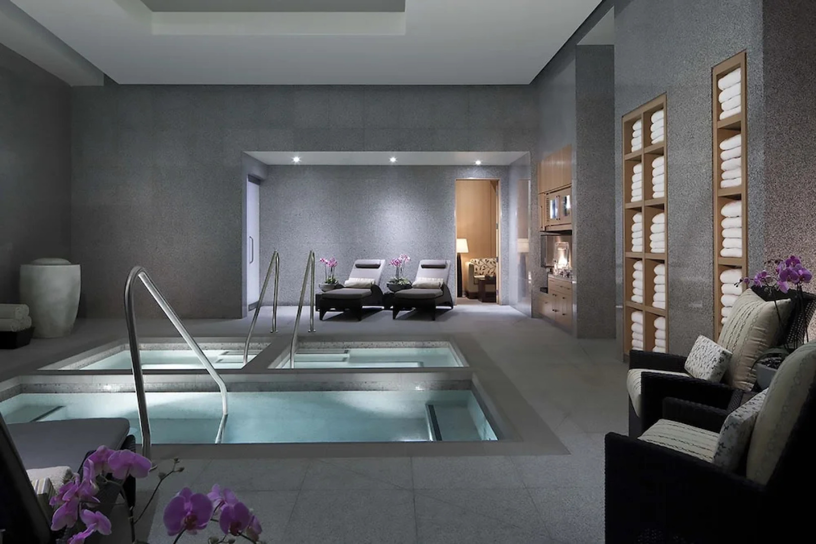 888 Two Bedroom Three Bath Suite at Signature Condo Hotel