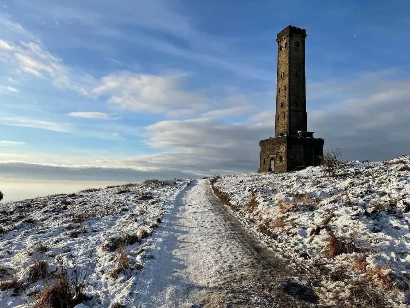 Whole House -sleeps4-parking-garden-bikinghiking