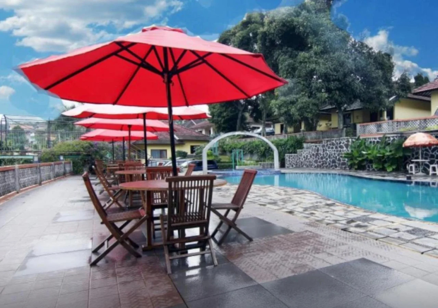 Lembah Sarimas Hotel