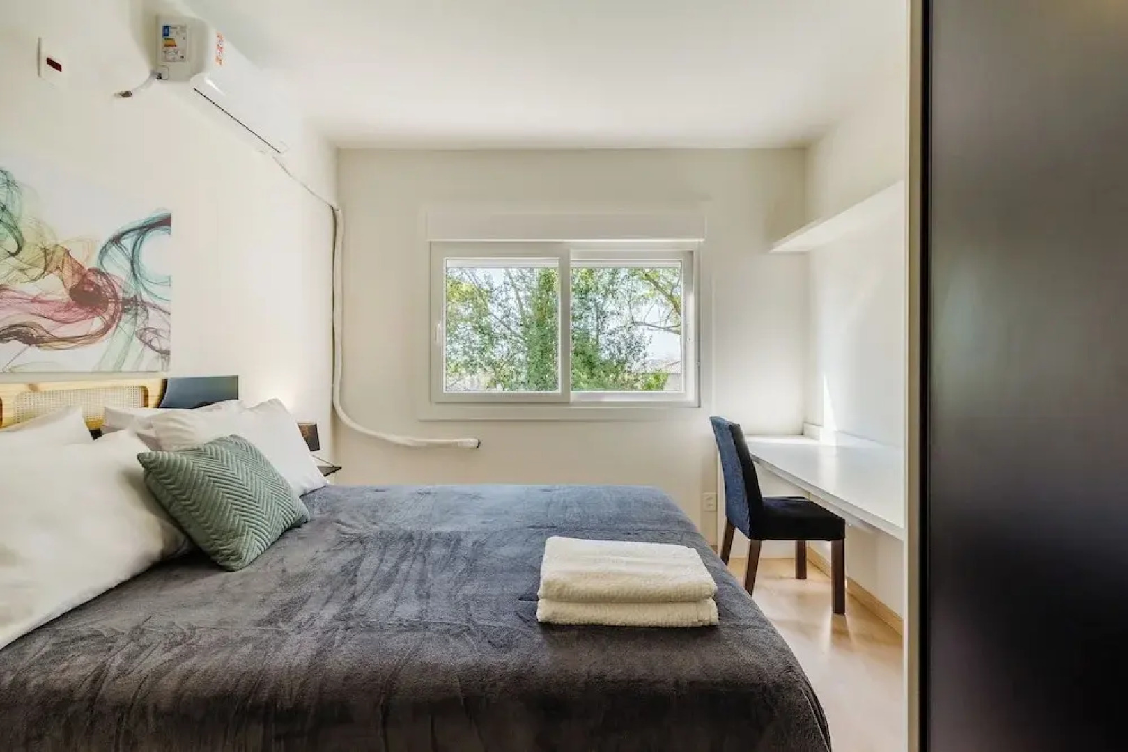 Cozy and Well-located Apartment in POA - Rfa303