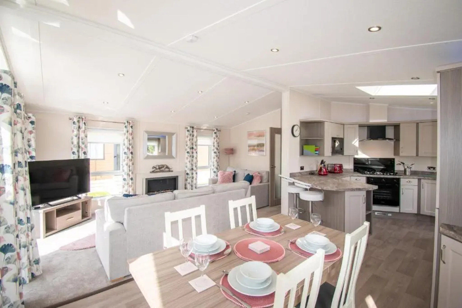 The Crucible lodge with Hot Tub