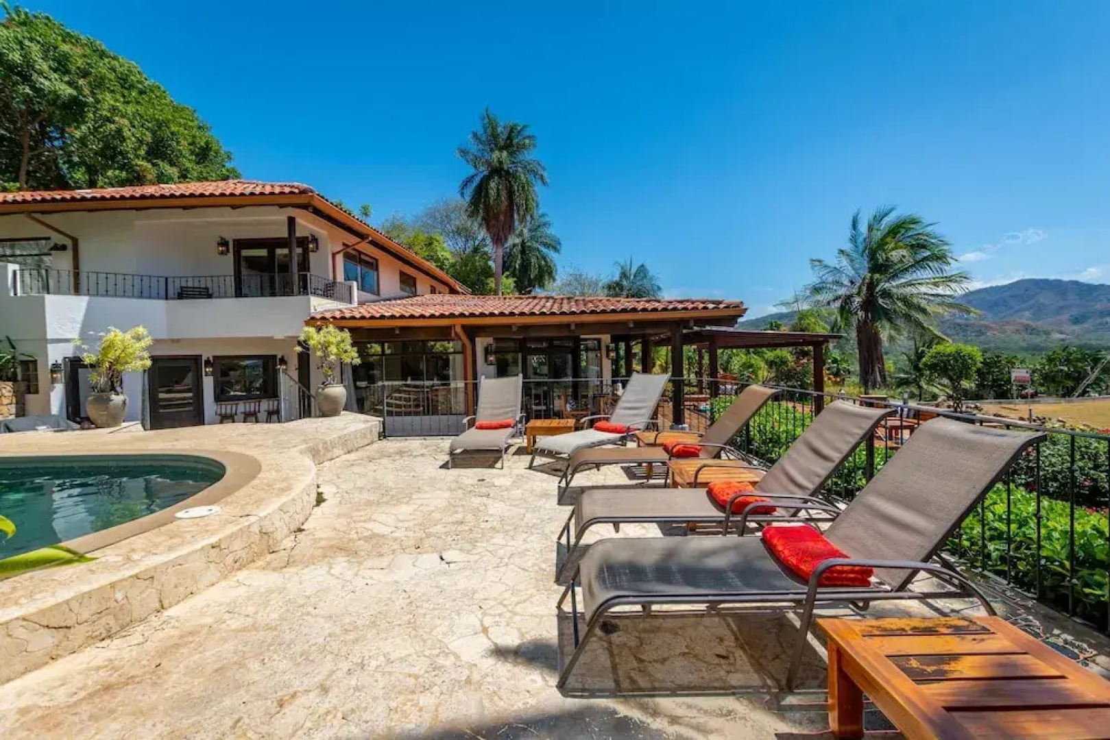 Luxury Flamingo home with ocean view sleeps 10 - walking distance from beach