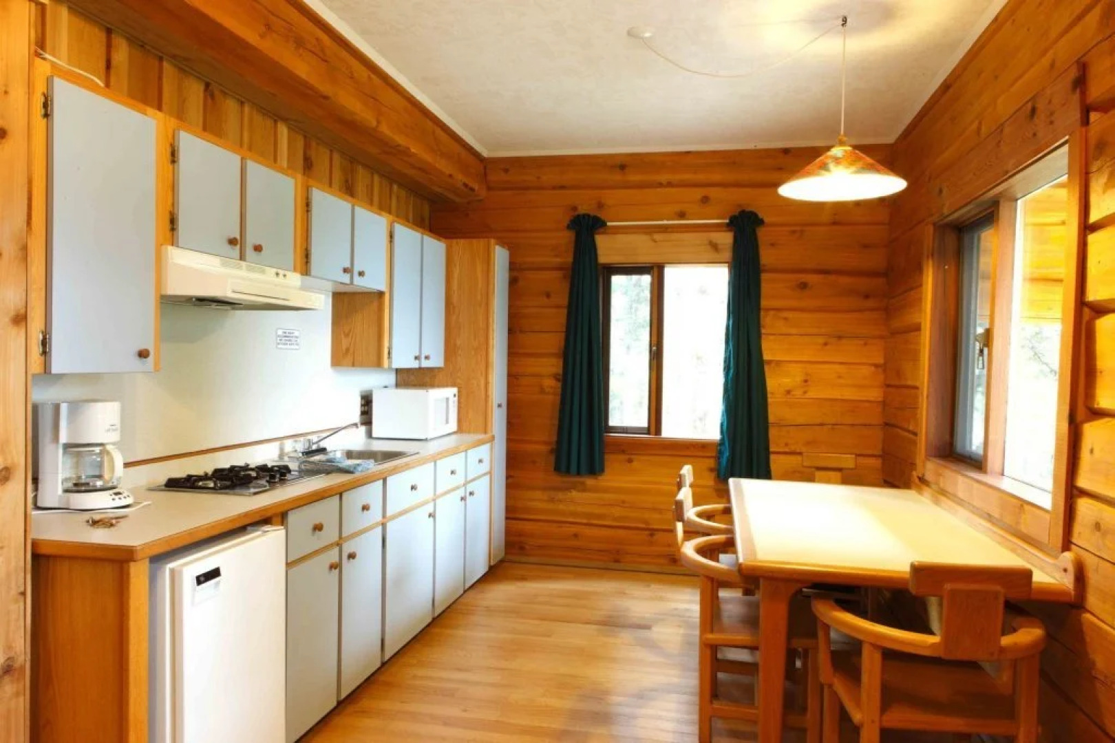 Becker's Lodge Bowron Lake Adventures Resort