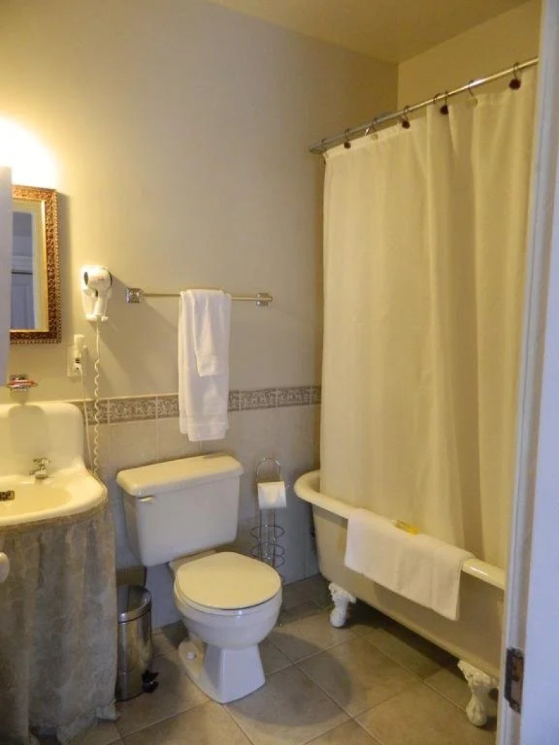 1854, The Maplegrove Inn