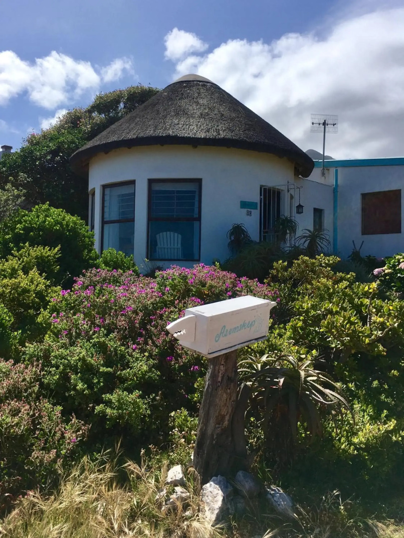 Rondawel with sea view